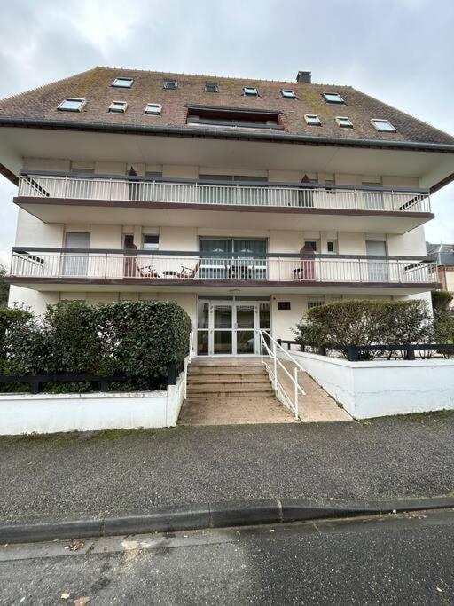 Ferienwohnung Les Cormorans - Studio Refait A Neuf A 2 Pas De La Mer Cabourg Exterior foto